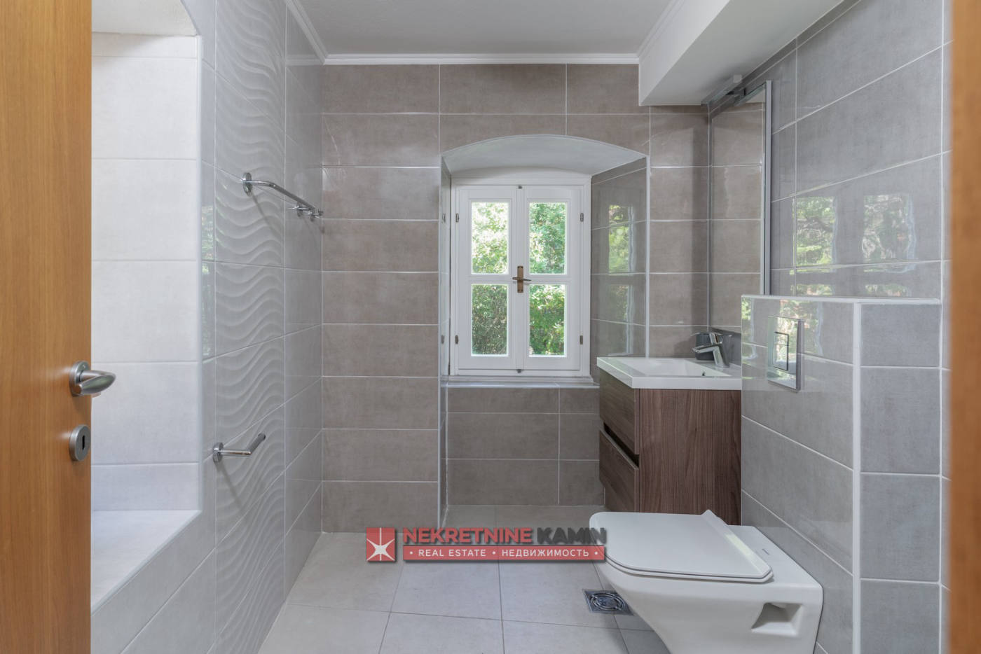 Комерційна нерухомість, 8611 м², 4 500 000$ — FAKTOR